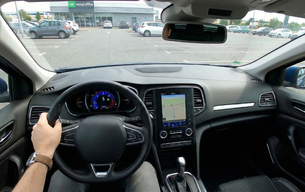 pasi simpli inainte de a pleca cu masina inchiriata